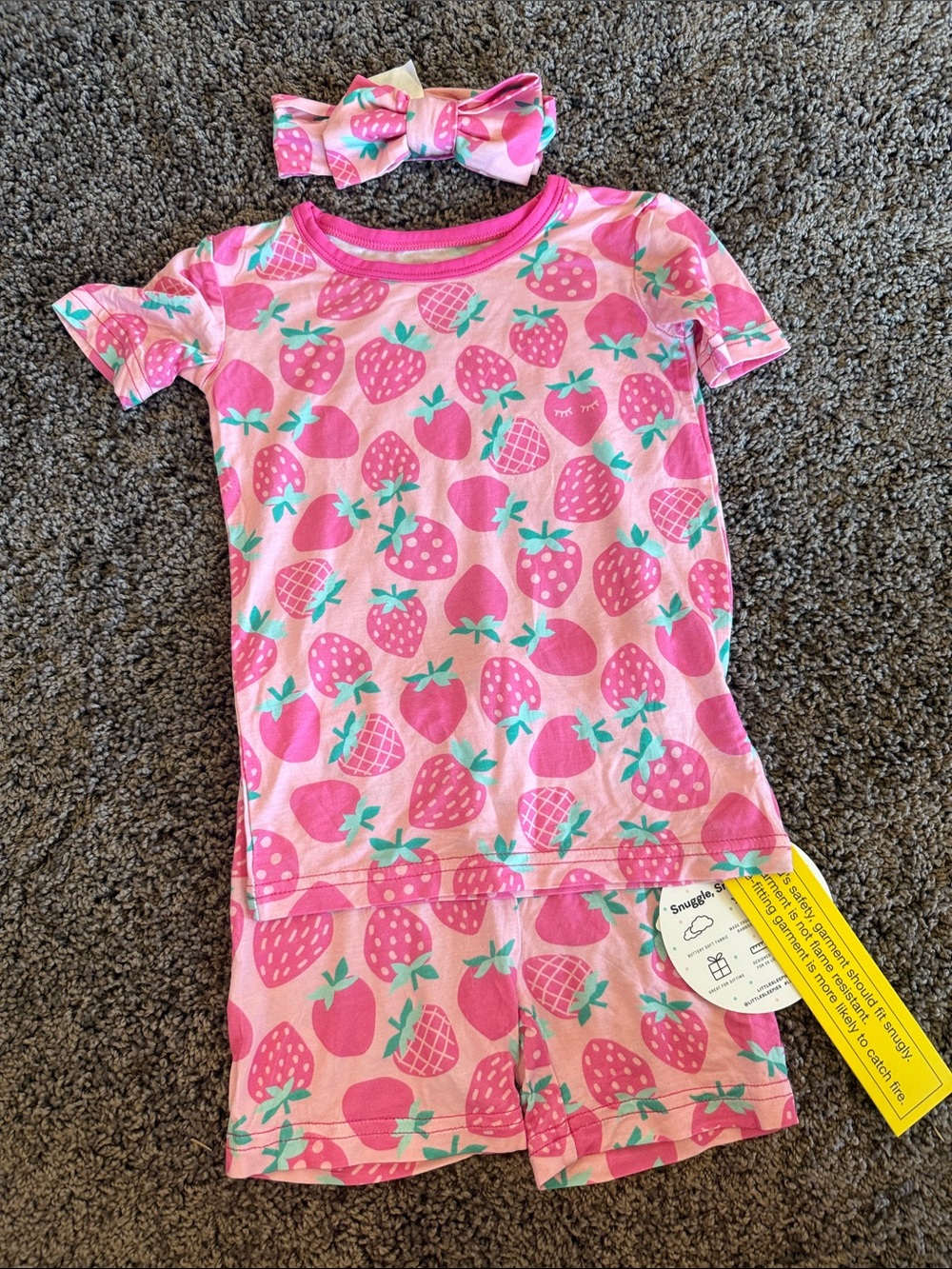 NWT Little sleepies strawberry shorts pajama set with matching bow -2T